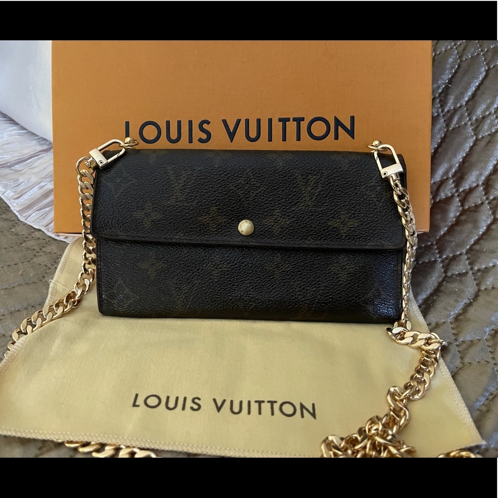 Louis Vuitton Wallet / crossbody